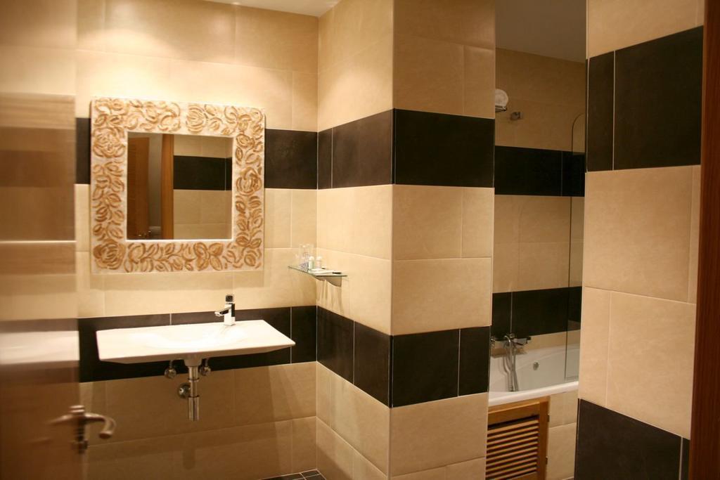 Hostal Meson Castilla سيغوينزا المظهر الخارجي الصورة